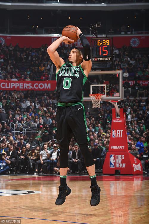 包含西亚卡姆在西班牙队比赛中突破纪录，势不可挡引发热议！的词条