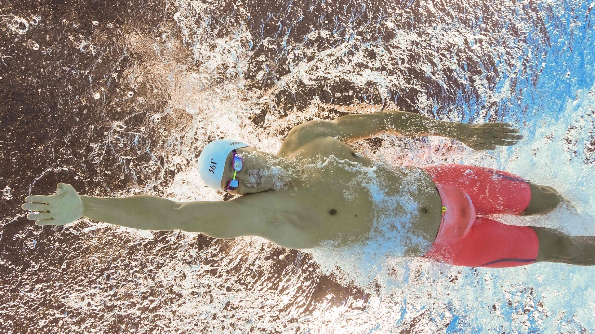 九游娱乐-王楚钦谦逊回应登热搜，雄鹿狂扫热火燃爆体坛：一个夜晚两段传奇